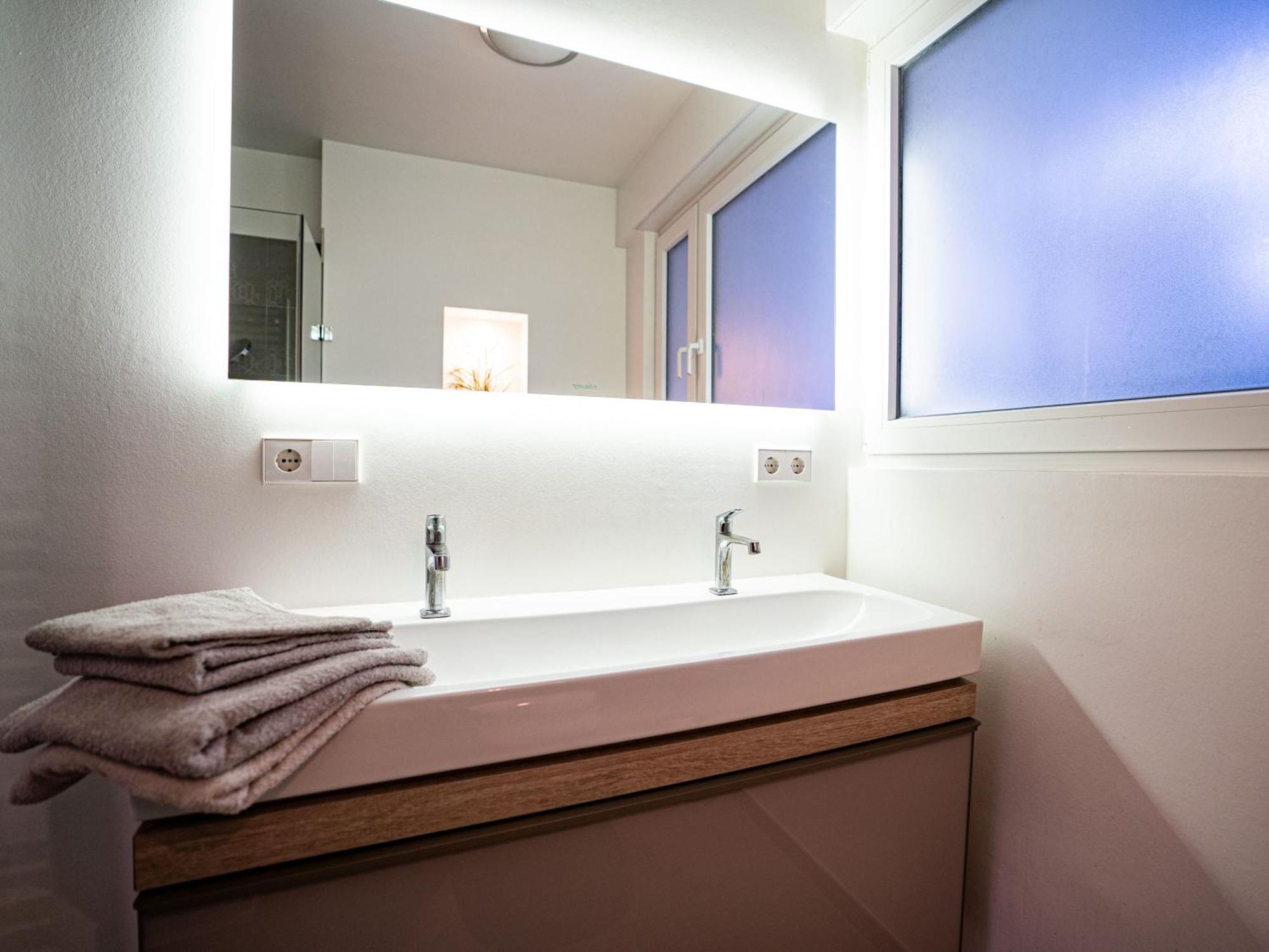 Whirlpool - Zentral - Designloft Mit Xxl Terrasse Apartment Wiesbaden Bagian luar foto