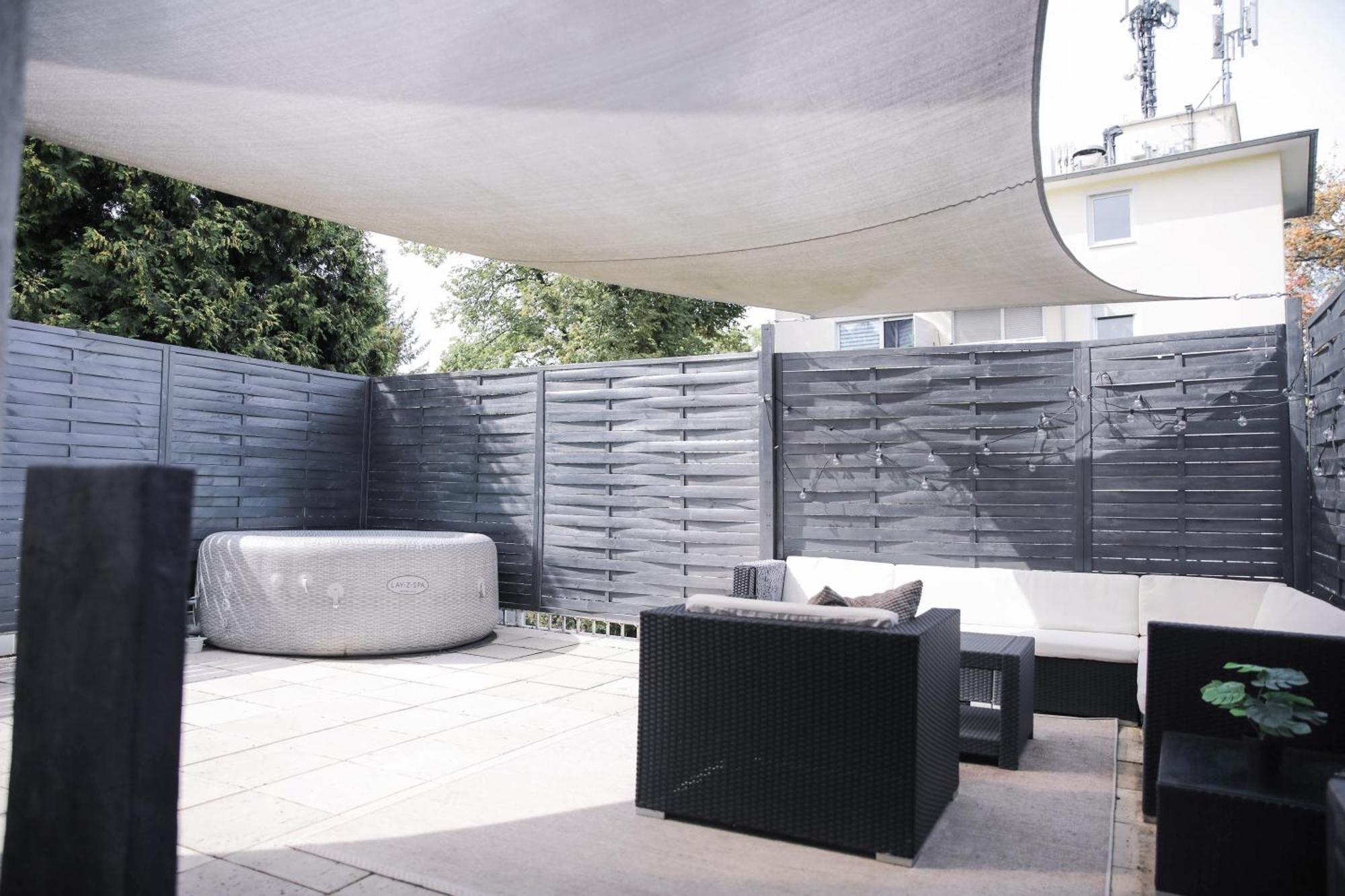 Whirlpool - Zentral - Designloft Mit Xxl Terrasse Apartment Wiesbaden Bagian luar foto